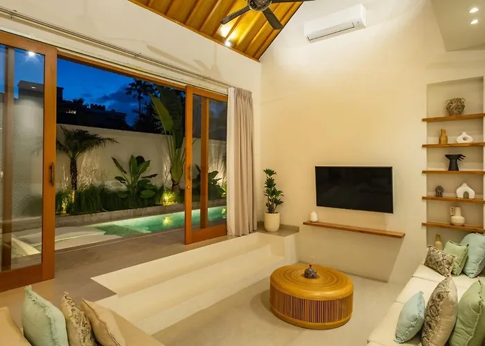 Villa Arkara - Just 10 Minutes Walk To The