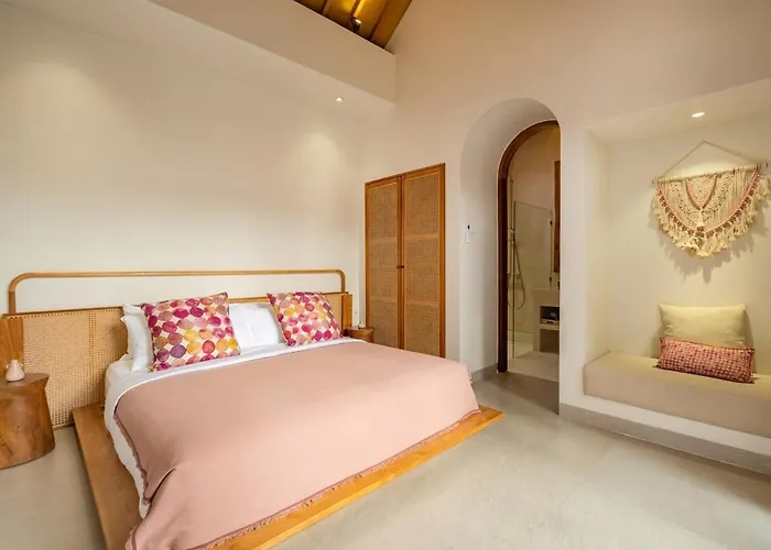 Villa Arkara - Just 10 Minutes Walk To The Seminyak